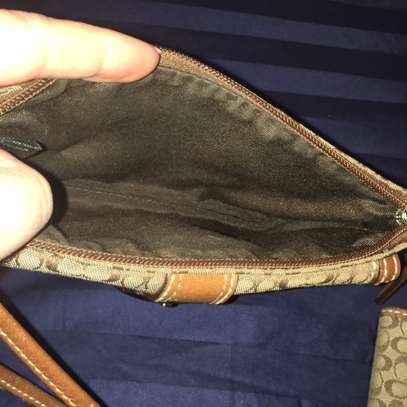 Coach - Picture 2 of 6